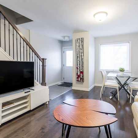 Spacious 3 Bdrm Home Near Downtown 오타와 외부 사진