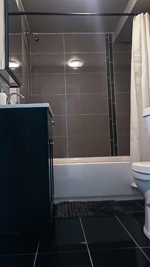 Spacious 3 Bdrm Home Near Downtown 오타와 외부 사진